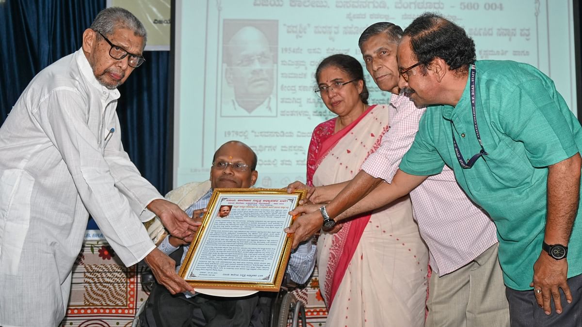 Prof MK Sridhar felicitated by teachers’ forum