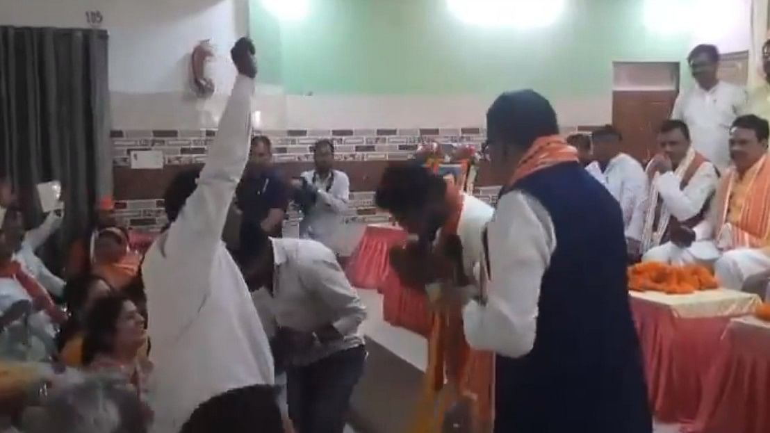 Watch: Did BJP's Brajesh Pathak force Arvind Rajbhar to bow before BJP leaders in UP?
