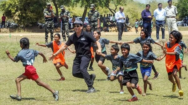 Encourage girls to play sports, they will bring smile on faces: Sachin Tendulkar