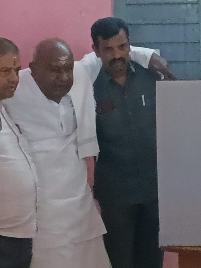 JD(S) supremo H D Deve Gowda at the polling booth to cast his vote in Hassan.