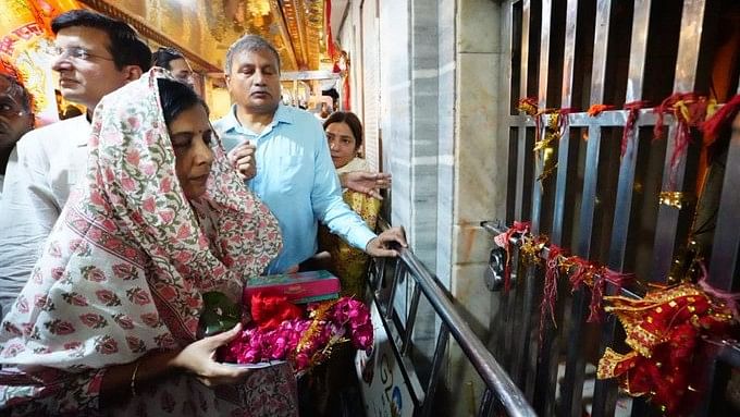 Delhi CM Arvind Kejriwal's wife Sunita Kejriwal offers prayers on Hanuman Jayanti