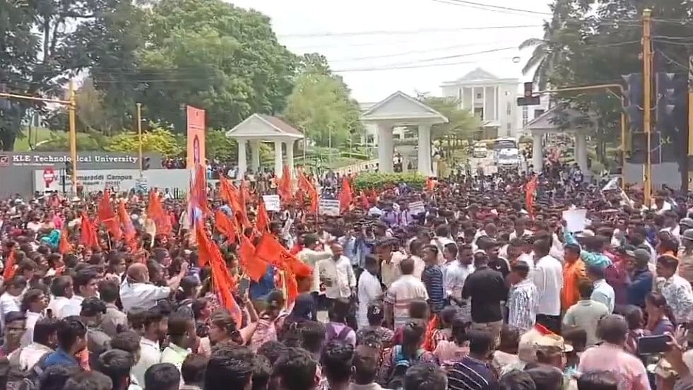 ABVP workers stage protest in Hubballi condemning female student's murder