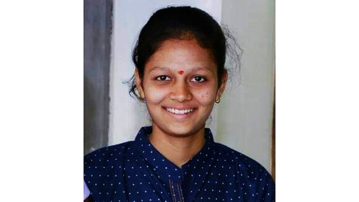Congress leader's daughter stabbed to death on college campus in Karnataka's Hubballi, 'jilted lover' held - Vimarsana News