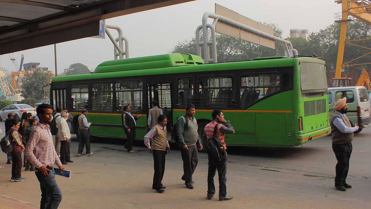 Scantily clad woman boards bus in Delhi, passengers call police