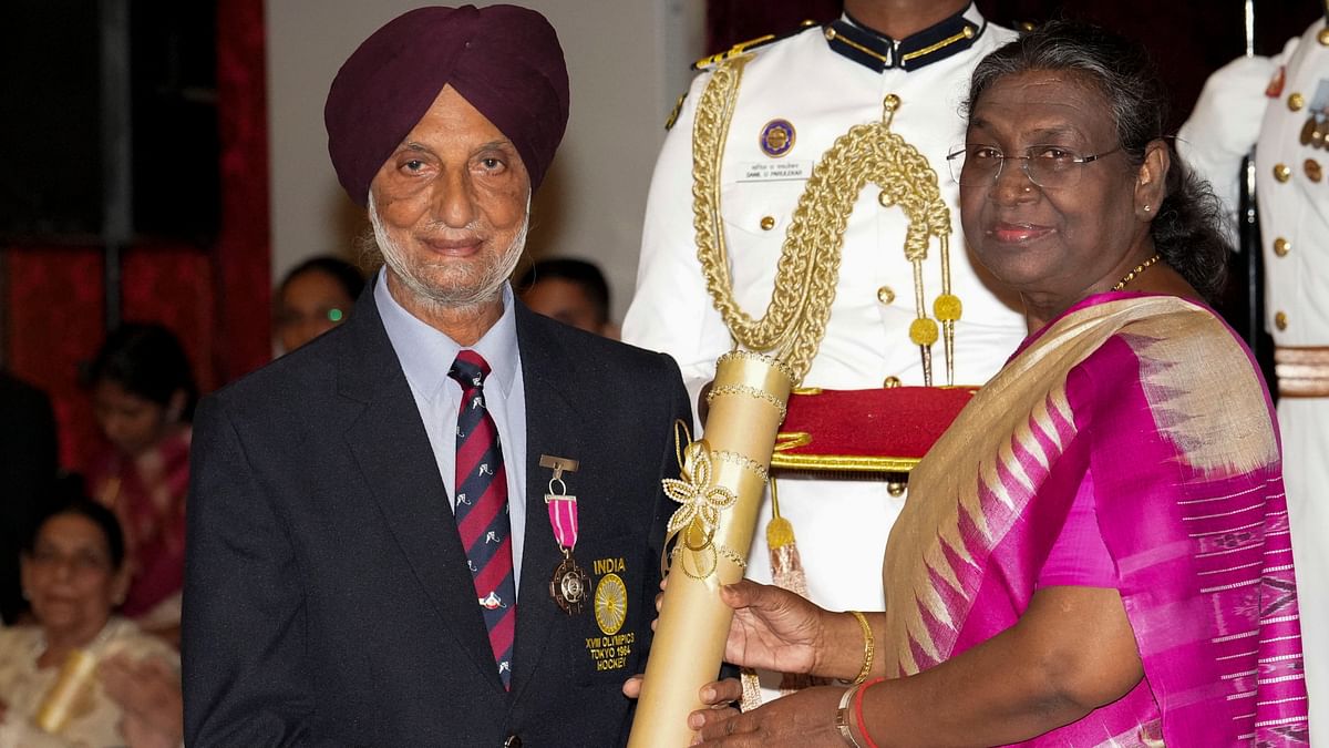 President Droupadi Murmu confers Padma Shri on hockey coach Harbinder Singh during the Padma Awards 2024 ceremony at Rashtrapati Bhavan, in New Delhi.
