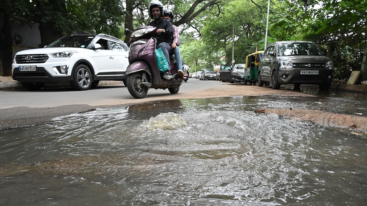 BWSSB chief directs officials to desilt manholes before rains