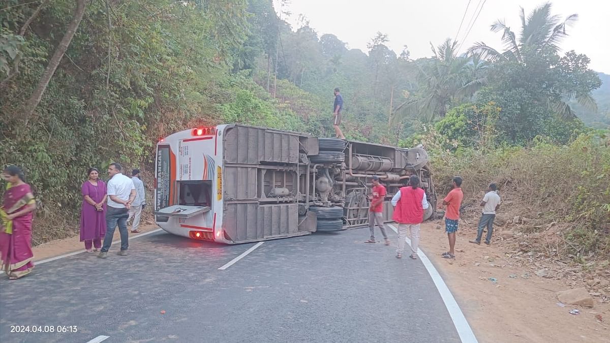Two injured after bus turned turtle on Mysuru-Mangaluru highway