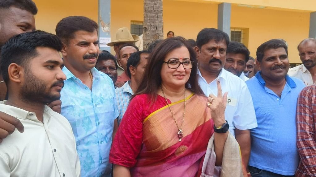Actress turned Politician A Sumalatha casts her vote at Doddarasinakere village, near  Bhartinagar, in Maddur taluk, Mandya.