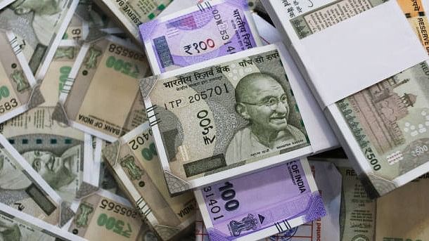 Trucks carrying soiled notes worth Rs 2,000 crore briefly detained in Andhra, cash belonged to banks