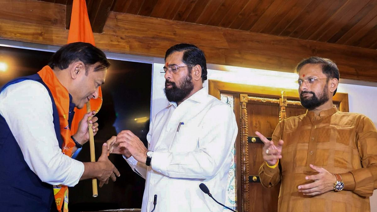  Maharashtra Chief Minister Eknath Shinde with former Congress leader Raju Waghmare as the latter joins Shiv Sena, in Thane, April 9, 2024. 