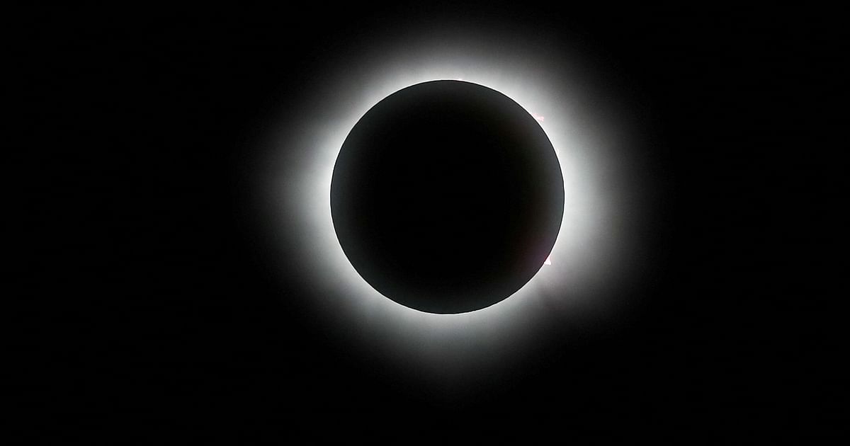 Eclipse solar total golpea a México;  se extenderá por toda América del Norte
