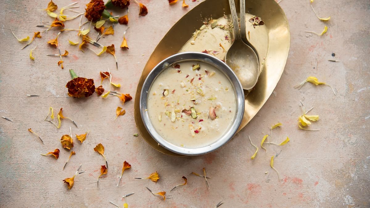 Kheer: A creamy rice pudding cooked with milk, sugar, and flavored with cardamom, saffron, and nuts is often offered to lord Hanuman as a symbol of purity and auspiciousness.