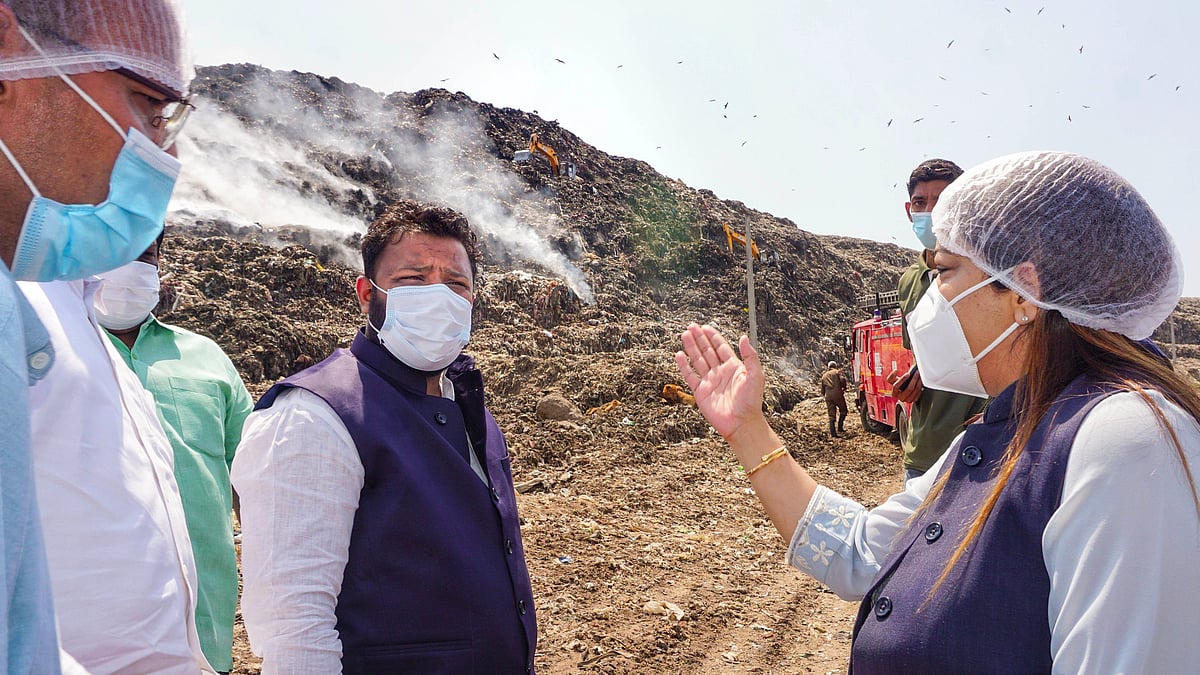 Ghazipur landfill fire: Delhi police files FIR - Vimarsana News