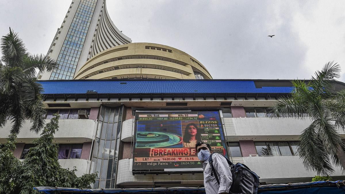 Mcap of 8 of top 10 most valued firms climbs Rs 1.47 lakh cr; LIC, Reliance major gainers