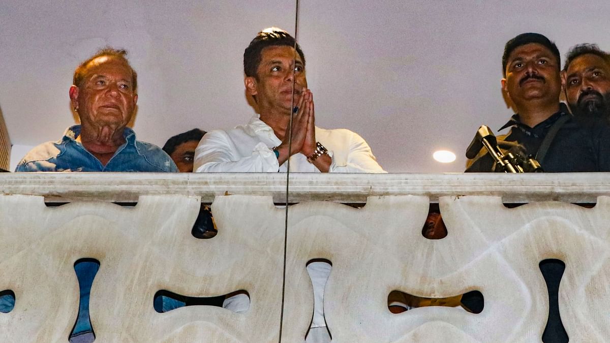 An hour later, Salman made an appearance at his house in Galaxy Apartments in Bandra. He was seen dressed in white and was accompanied by father, veteran writer Salim Khan.