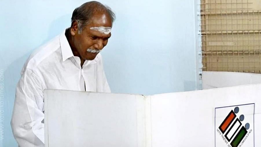 Chief Minister Rangaswamy registered his vote at Tilaspet Government School in Puducherry.