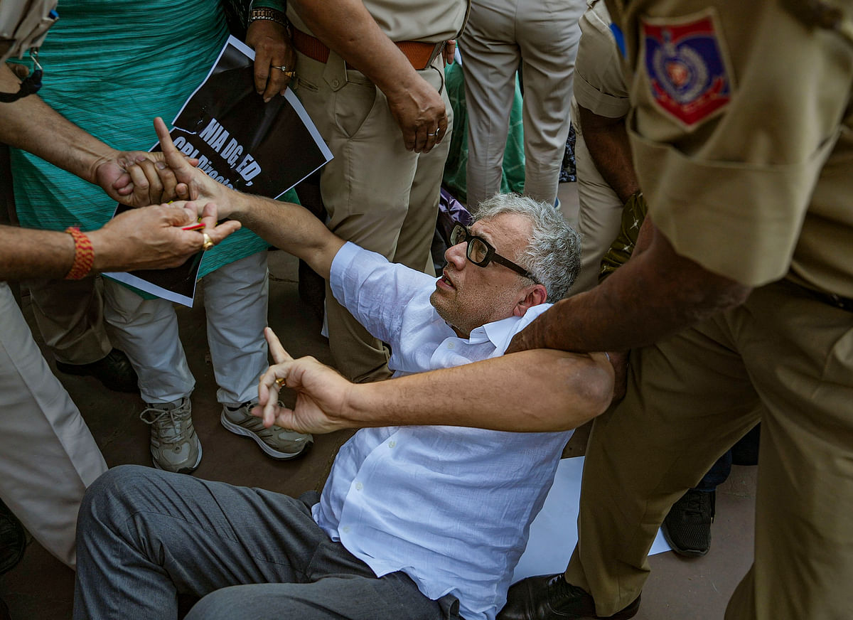 Delhi Police personnel detain TMC leader Derek O'Brien during a dharna of a TMC delegation after a meeting with Election Commission of India (ECI), outside ECI's office, in New Delhi, on Monday.