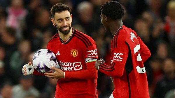 Fernandes digs a beleaguered Man Utd out of hole in win over Sheffield