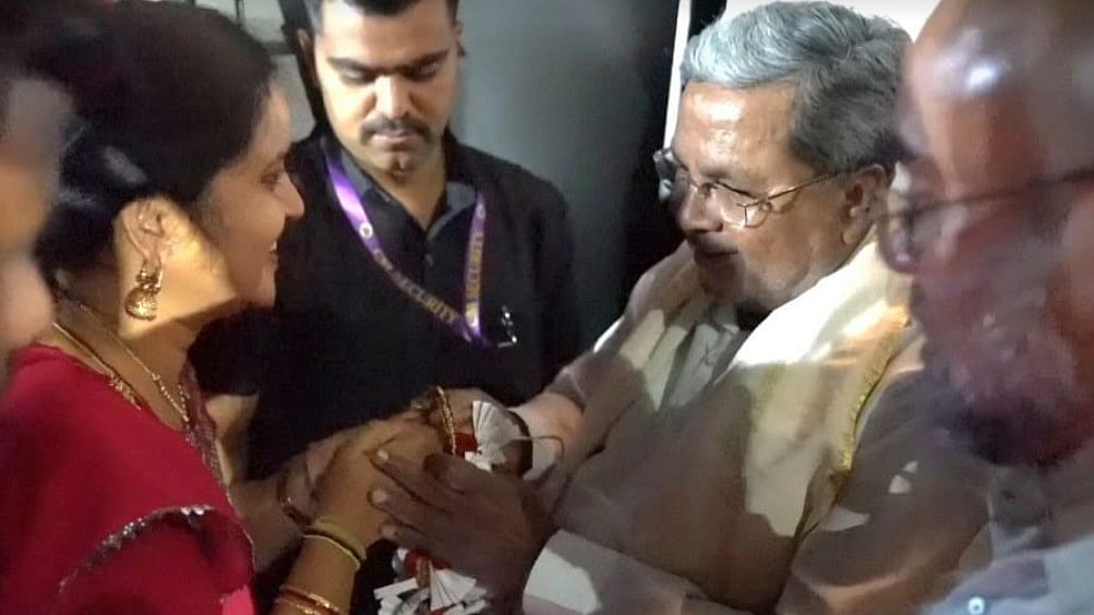 Lok Sabha Elections 2024: Law student offers garland made of free bus tickets to Karnataka CM