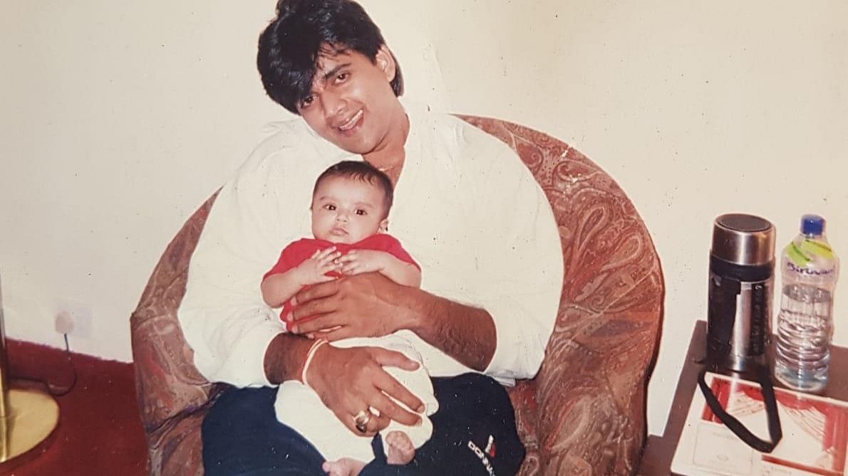 Toddler Shinova Soni is seen in Ravi Kishan's lap. These pictures sent shockwaves across the nation, with speculation rife about the identity of the actor in question.