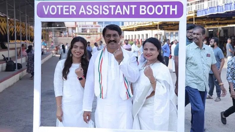 Dakshina Kannada Lok Sabha constituency Congress candidate Padmaraj R Poojary after exercising his franchise at Capitanio School in Mangaluru.