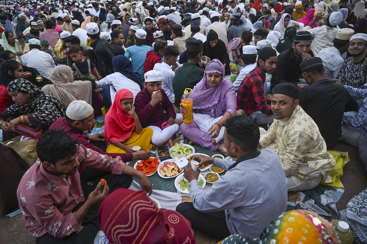 lim devotees break their fast during ‘Iftar’ in the holy month of ‘Ramzan’, at the Jama Masjid, in New Delhi, Friday, April 5, 2024.
