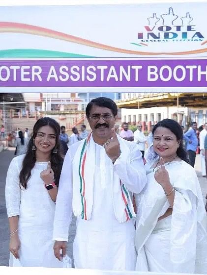 Dakshina Kannada Lok Sabha constituency Congress candidate Padmaraj R Poojary and his family.