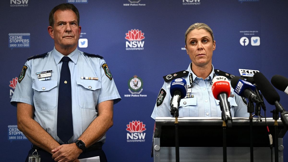 Australian counter terrorism force arrests seven teenagers after Sydney bishop stabbing