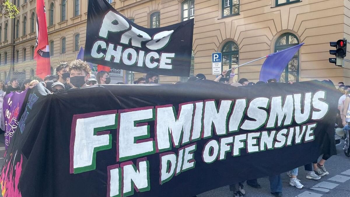Abortions in first 12 weeks should be fully legalised in Germany, says commission