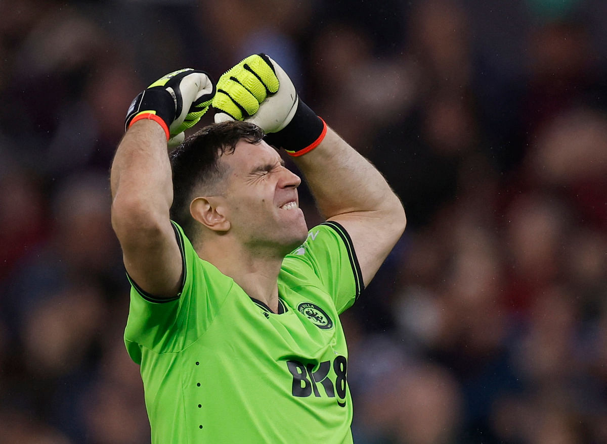 Aston Villa's Emiliano Martinez celebrates after John McGinn scores their second goal