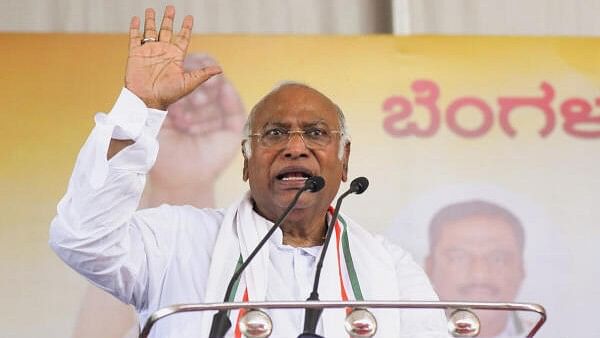 Lok Sabha Elections 2024: 'At least come for my funeral...', Congress chief Mallikarjun Kharge's emotional pitch at rally on home turf