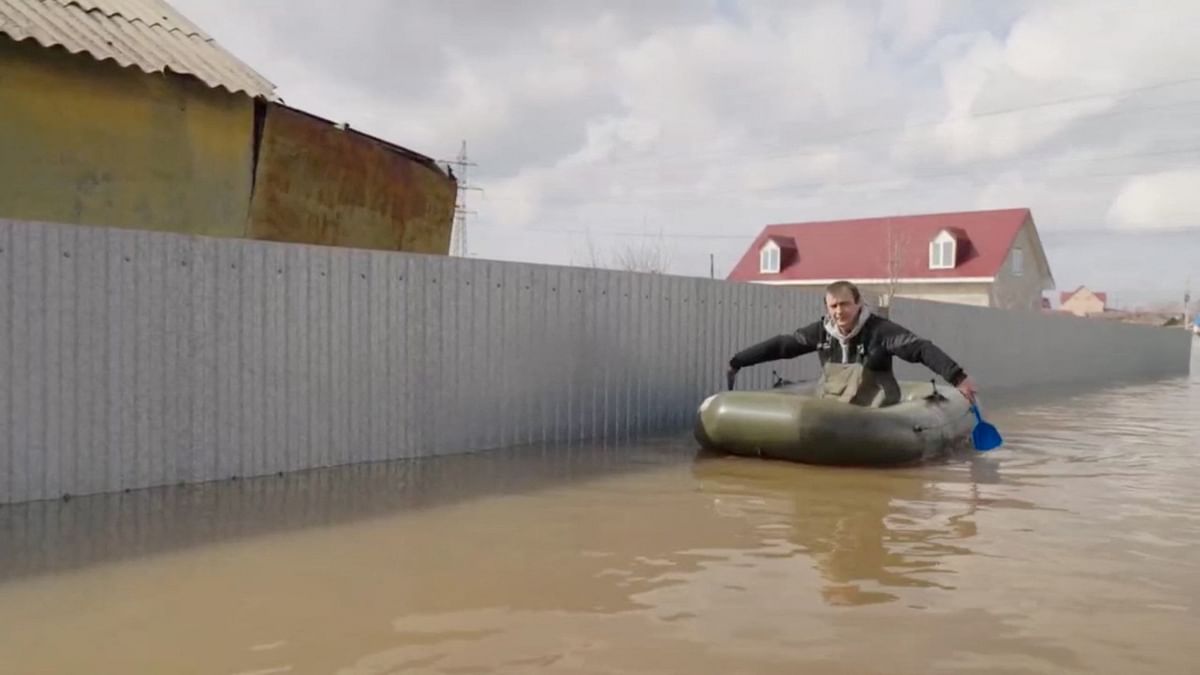 Floods swamp scores of settlements in Russia and Kazakhstan