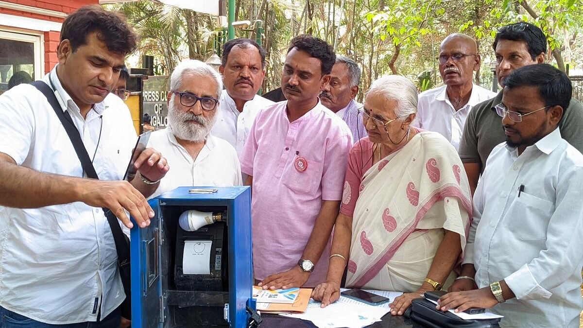 Socialist Party stages demonstration in Bengaluru against misuse of VVPAT 