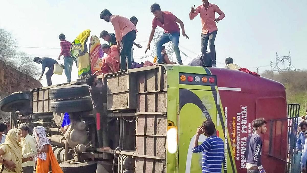 28 police personnel injured as bus overturns in MP's Datia district