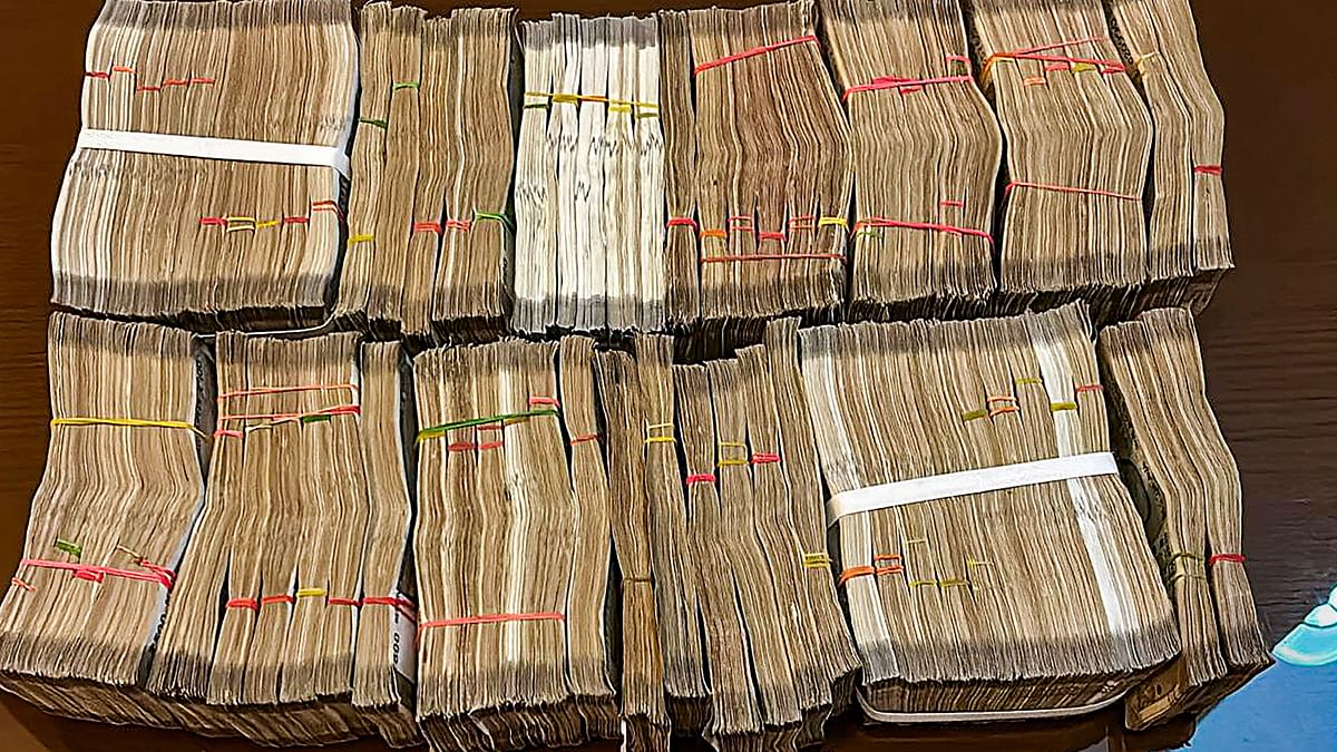 I-T dept recovers about Rs 40 crore 'unaccounted' cash during raids in Agra