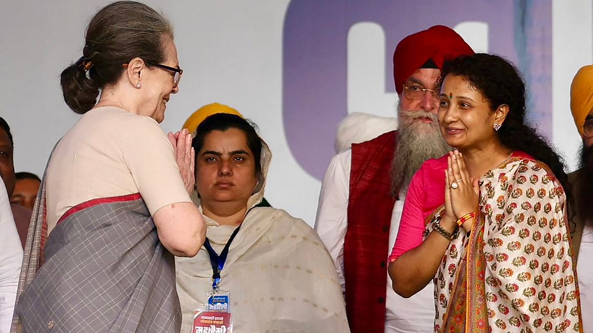 Congress leader Sonia Gandhi and former Jharkhand chief minister Hemant Soren's wife Kalpana Soren exchange greetings during I.N.D.I.A. bloc's 'Loktantra Bachao Rally' at Ramlila Maidan, in New Delhi.