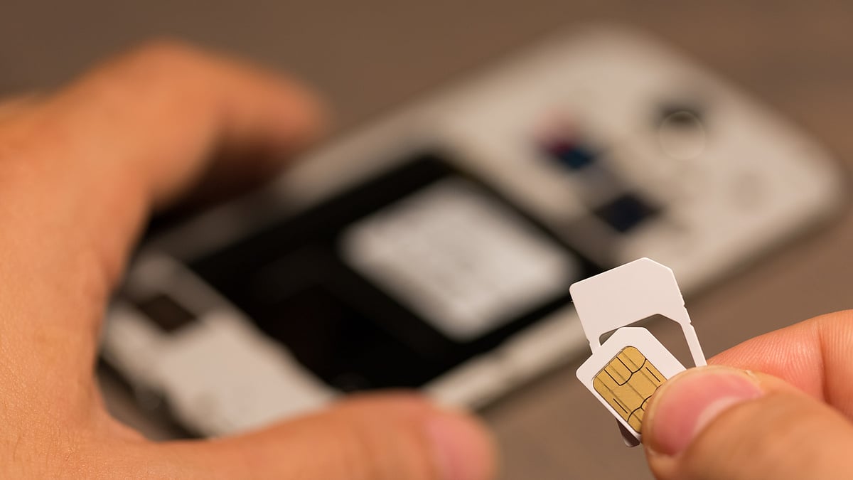 Pakistani authorities to block mobile sim cards of over half a million people for non-compliance on filing of tax returns - Vimarsana News