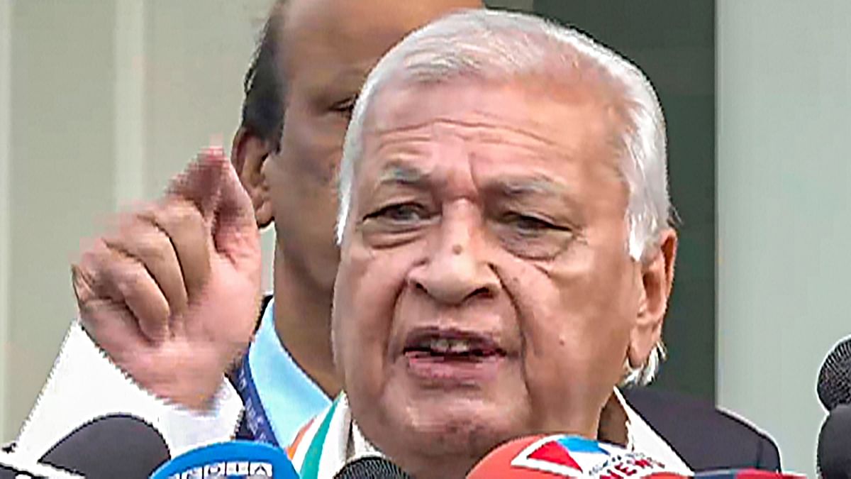Kerala CM's foreign trip: Governor Khan 'thanks' media for informing him