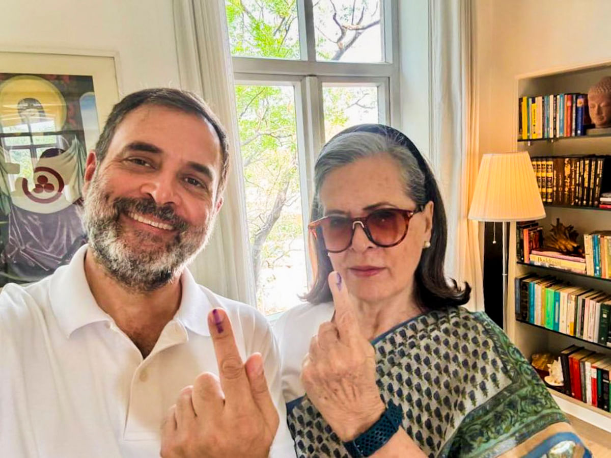 Congress leaders Sonia Gandhi and Rahul Gandhi show their inked fingers after casting their votes during the sixth phase of Lok Sabha elections, in New Delhi, on Saturday.