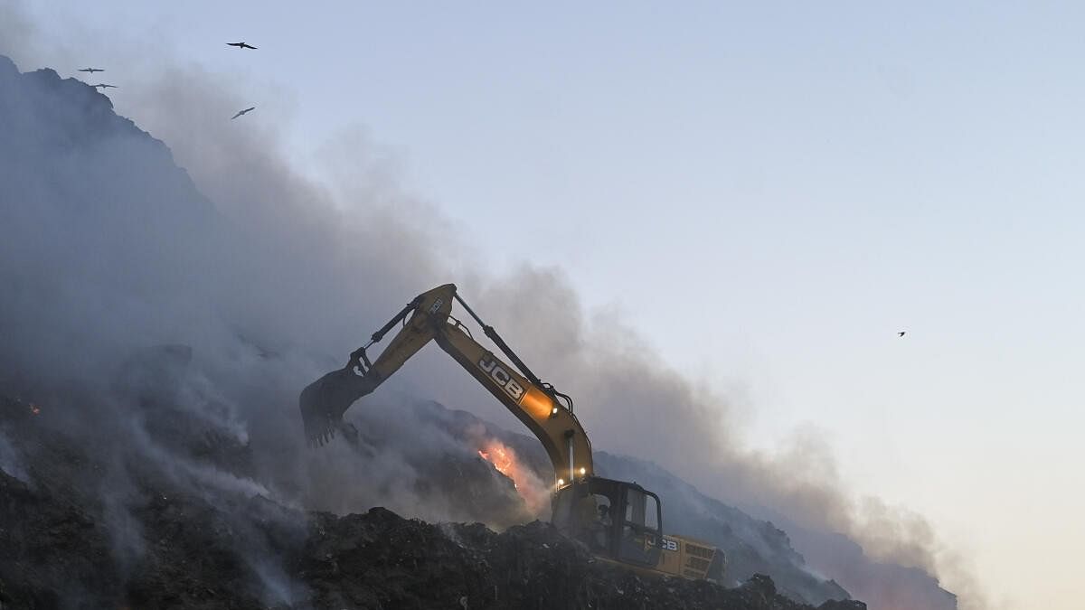 Ghazipur landfill fire: NGT seeks response from CPCB, MCD and others