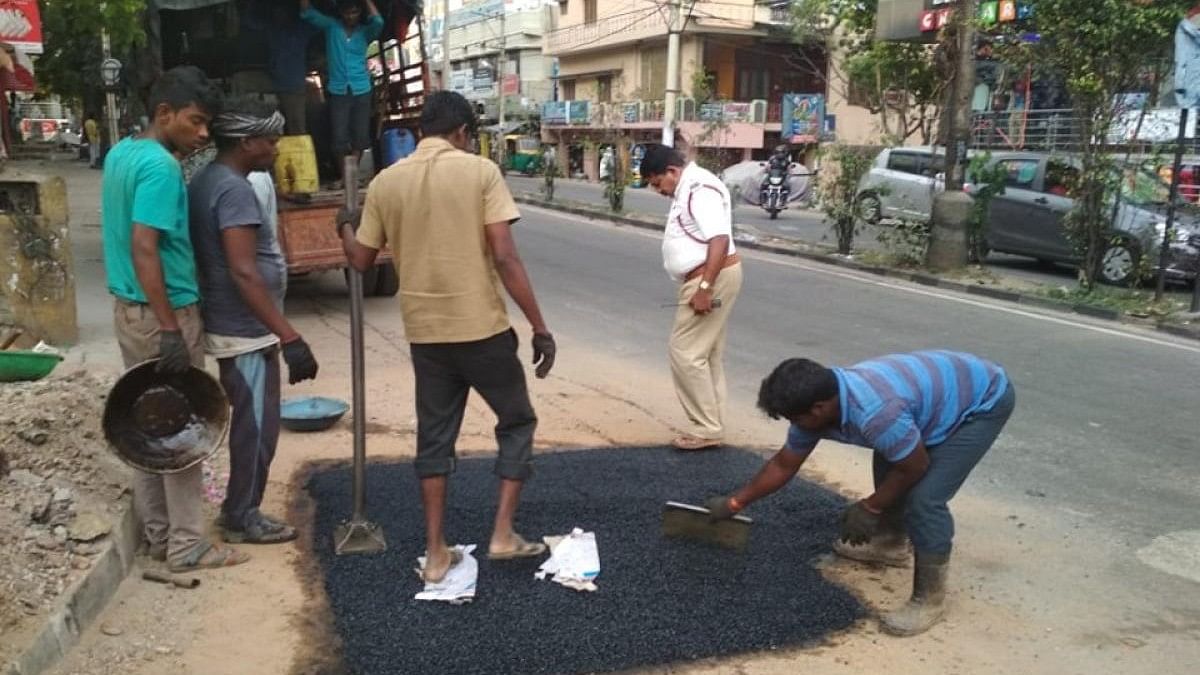 5,670 potholes on Bengaluru roads, finds BBMP survey
