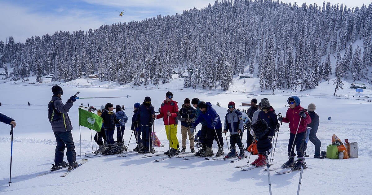 Kashmir tourism boom: Infrastructure strained as visitors flock in Kashmir tourism boom: Infrastructure strained as visitors flock in