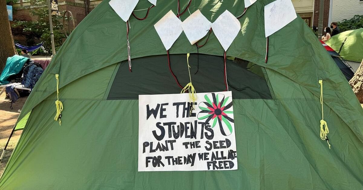 Num eco dos protestos contra a Guerra do Vietname, os manifestantes do estado de Kent apelaram à universidade para desinvestir