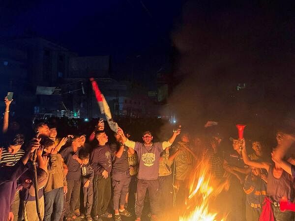 Palestinians react after Hamas accepted a ceasefire proposal from Egypt and Qatar, in Rafah.