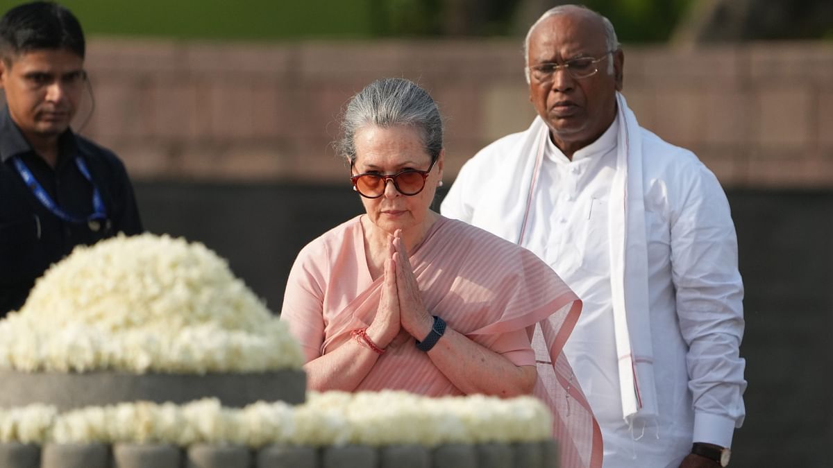 Congress leader Sonia Gandhi pays tribute to former prime minister Rajiv Gandhi on his death anniversary at Veer Bhumi, in New Delhi.