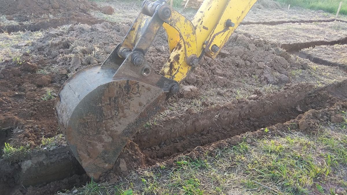 Excavator operator trapped as soil collapses at water project site in Maharashtra's Palghar