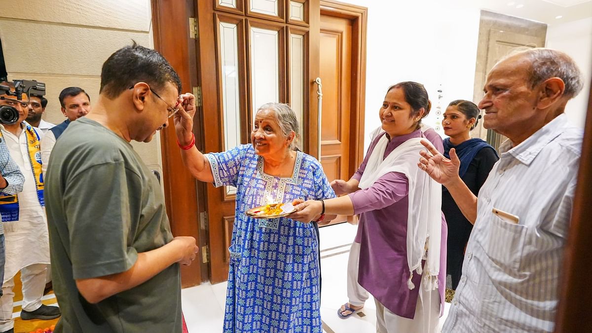 Kejriwal Bail Plea Highlights: Delhi CM gets a warm welcome at home from family members