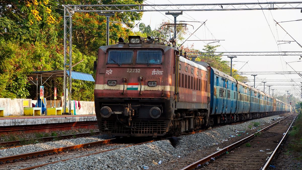 Uttar Pradesh: Kanpur-bound train catches fire, no casualty