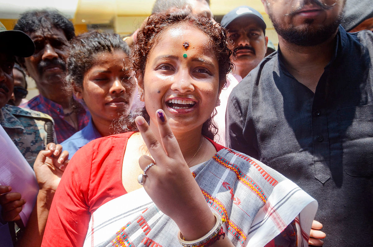 Jharkhand Mukti Morcha (JMM) leader Kalpana Soren shows her finger marked with indelible ink after casting vote during the sixth phase of Lok Sabha elections, in Ranchi, on Saturday.