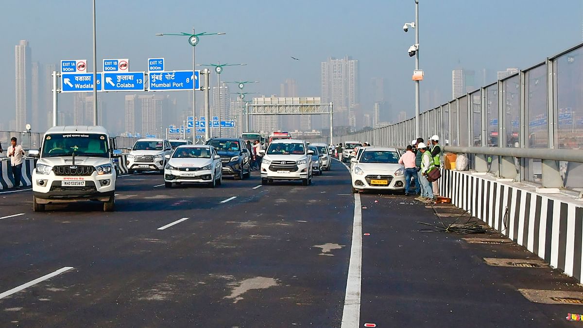 Actor follows CM Shinde's convoy at Mumbai sea link to avoid paying toll;  held by cops